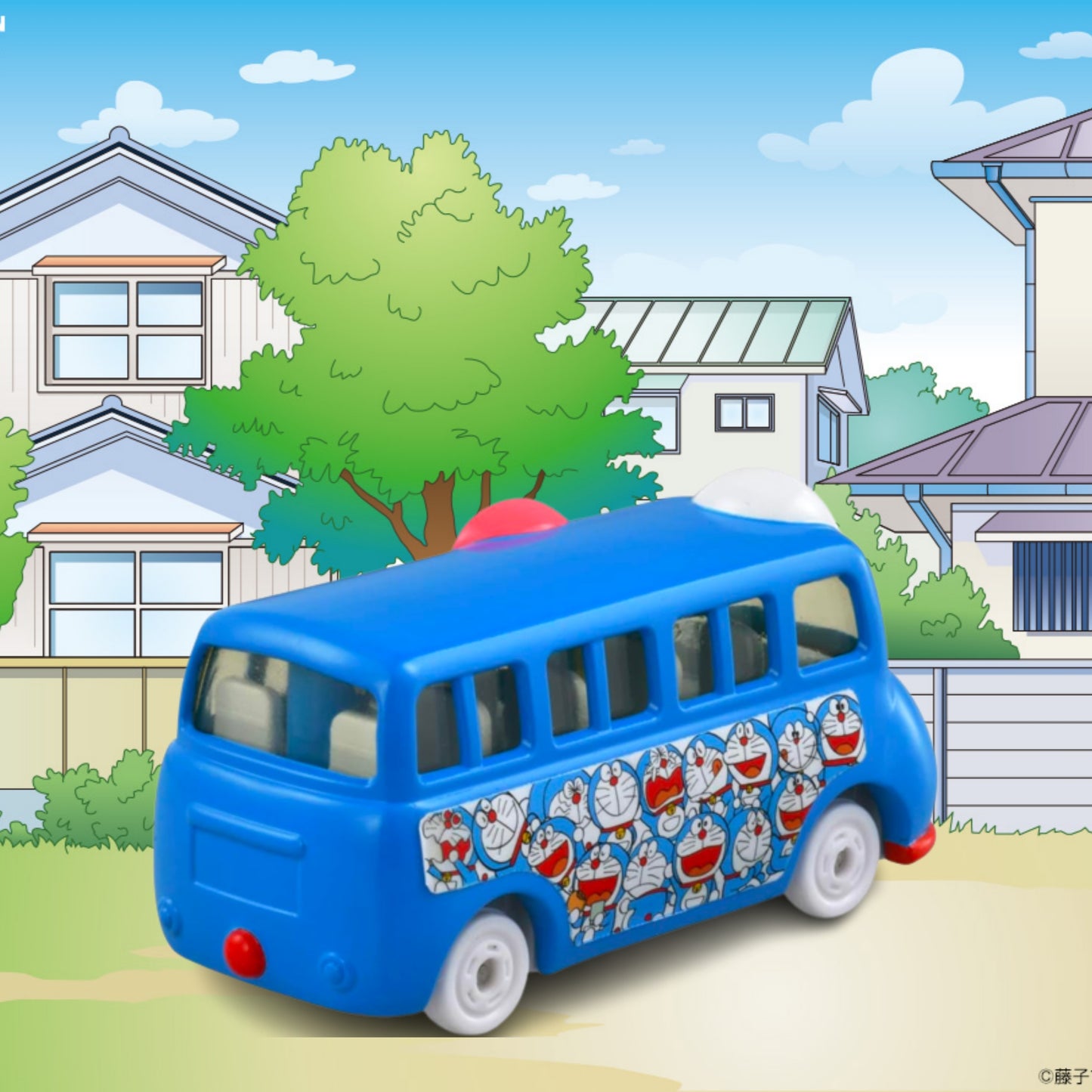 Tomica Dream No.158 Doraemon 50th Anniversary Wrapping Bus